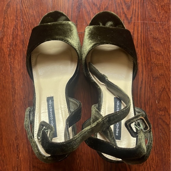 French Connection Green Velour Platform Heels - Picture 4 of 5